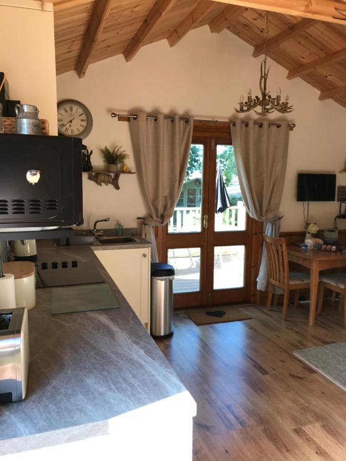 Cosy Dog Friendly Lodge With An Outdoor Bath On The Isle Of Wight Whitwell  Exterior foto